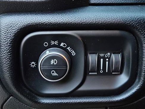 Used 2019 RAM 1500 Big Horn AWD/4WD image 24