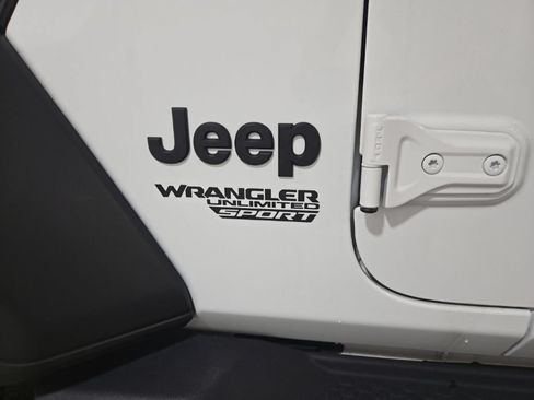 Used 2021 Jeep Wrangler Unlimited Sport AWD/4WD image 30