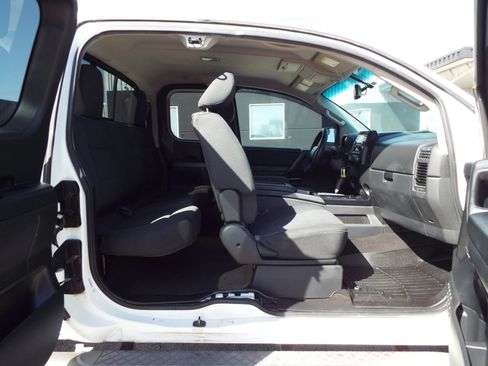 Used 2014 Nissan Titan SV w/ SV Value Truck Package AWD/4WD image 25