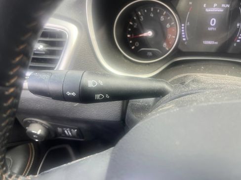 Used 2018 Jeep Compass Latitude w/ Cold Weather Group AWD/4WD image 17