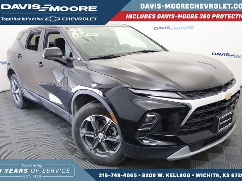 Used 2025 Chevrolet Blazer LT image 1