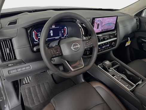New 2026 Nissan Pathfinder Platinum FWD image 9