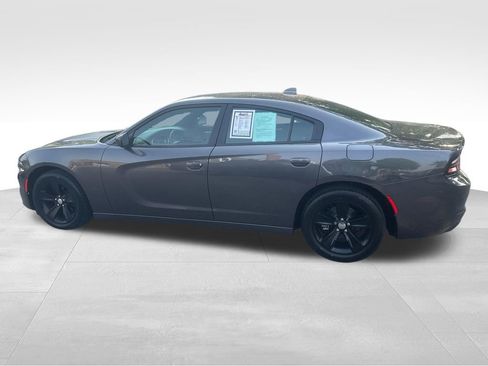 Used 2017 Dodge Charger SXT RWD image 7
