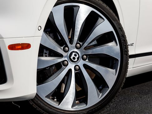 Used 2020 Bentley Flying Spur W12 image 22