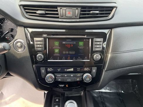 Used 2020 Nissan Rogue SV w/ Sun & Sound Touring Package AWD/4WD image 14