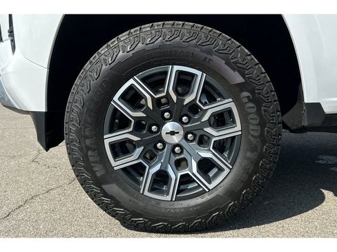 Used 2024 Chevrolet Colorado Z71 w/ Safety Package image 45