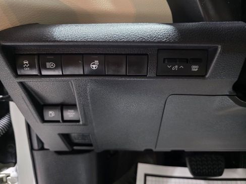 Used 2021 Toyota Sienna Limited image 36