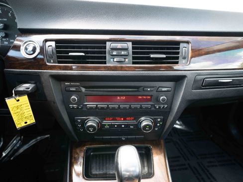 Used 2011 BMW 328i xDrive Coupe AWD/4WD image 17