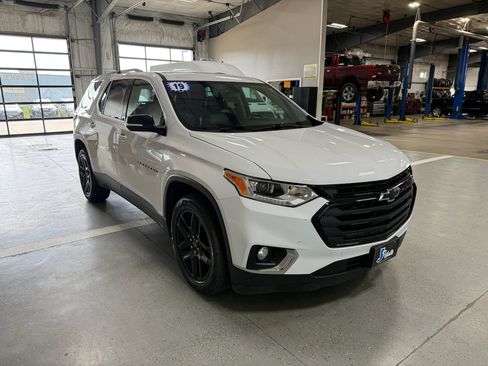 Used 2019 Chevrolet Traverse LT w/ LPO, Blackout Package AWD/4WD image 3