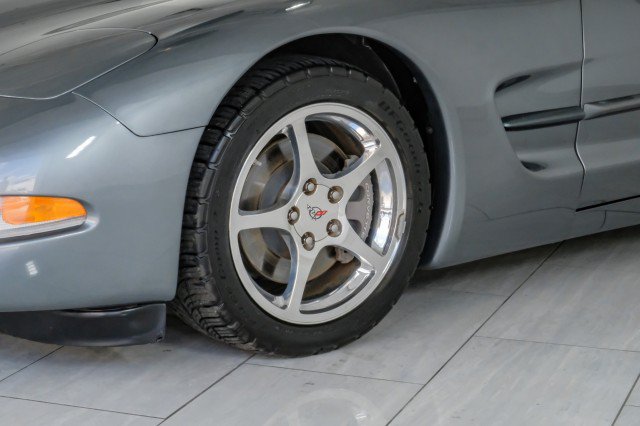 Used 2003 Chevrolet Corvette Coupe w/ Preferred Equipment Group RWD image 46