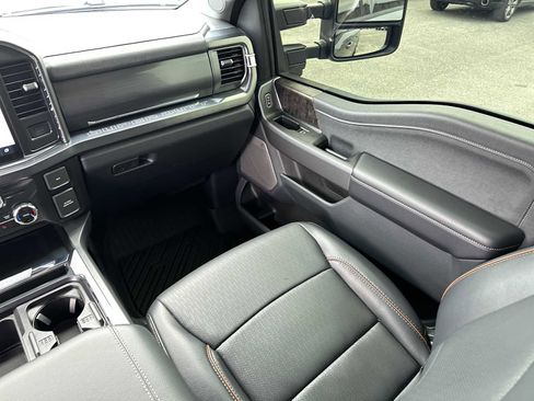Used 2025 Ford F350 Lariat image 13