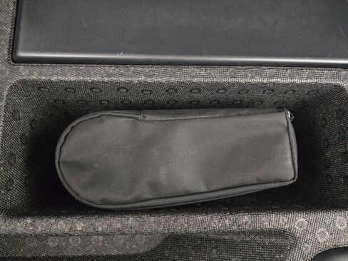 Used 2025 Rivian R1S Adventure image 34