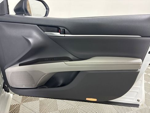 Used 2022 Toyota Camry XLE image 30