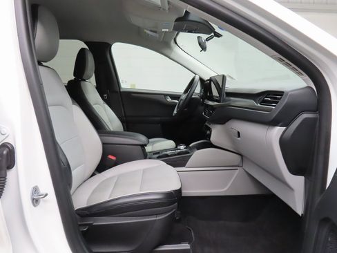 Used 2023 Ford Escape SE image 28