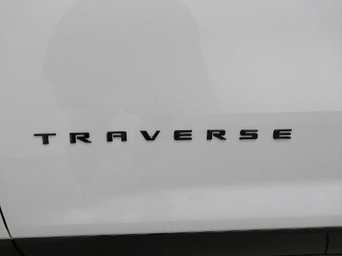 New 2026 Chevrolet Traverse RS w/ LPO, Floor Liner Package FWD image 32