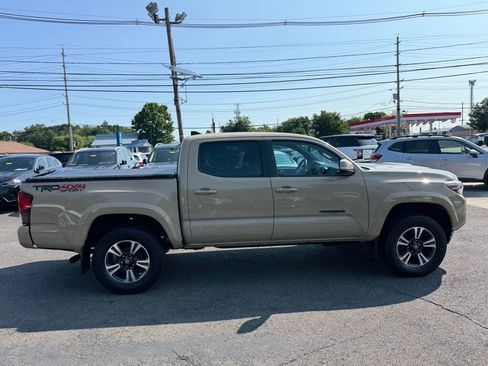 Used 2019 Toyota Tacoma TRD Sport w/ Technology Package AWD/4WD image 8