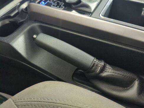 Used 2018 Toyota Tacoma SR5 RWD image 25