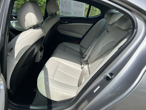 Used 2024 Genesis G70 2.5T image 13
