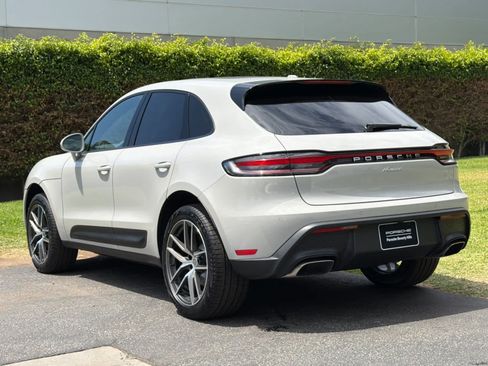 Certified 2025 Porsche Macan AWD/4WD image 3