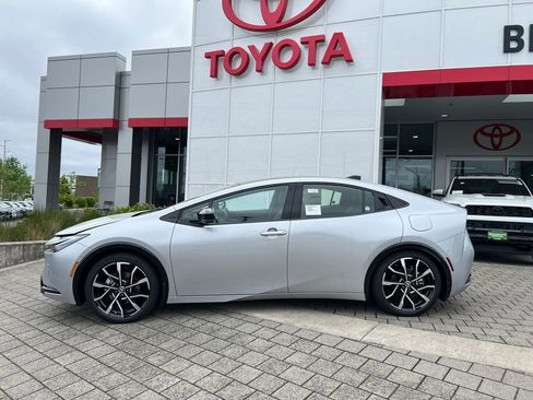 New 2026 Toyota Prius Plug-In Hybrid FWD image 2