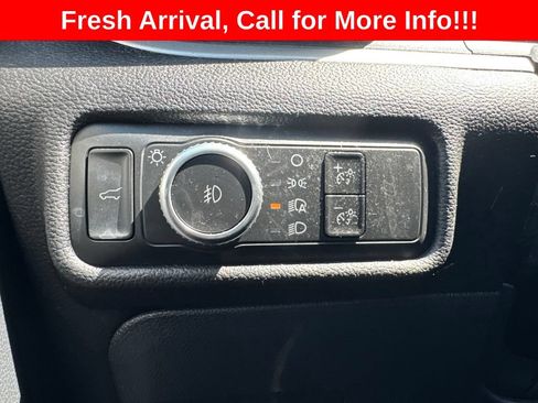 Used 2022 Ford Explorer XLT w/ Equipment Group 202A AWD/4WD image 24