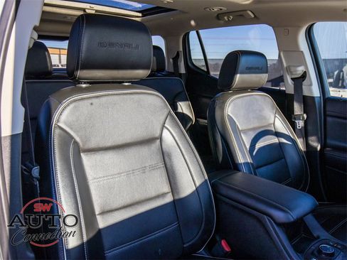 Used 2021 GMC Acadia Denali w/ Denali Technology Package image 11