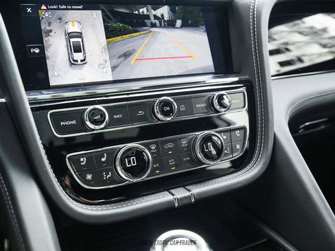 Used 2024 Bentley Bentayga Extended Wheelbase AWD/4WD image 28