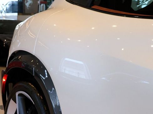 Certified 2025 Ferrari Purosangue AWD/4WD image 12