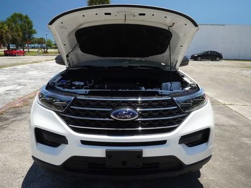Used 2024 Ford Explorer XLT RWD image 9