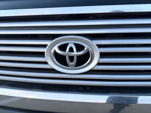 Used 2017 Toyota Tundra Limited w/ Limited Premium Package RWD image 9