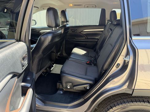 Used 2019 Toyota Highlander Plus AWD/4WD image 13