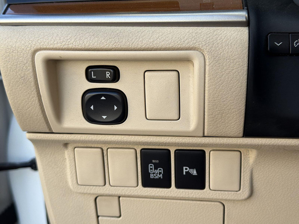 Used 2013 Lexus ES 300h w/ Premium Pkg FWD image 16
