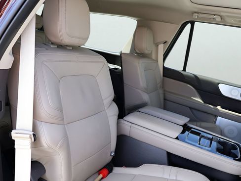 Used 2024 Lincoln Navigator Reserve AWD/4WD image 13