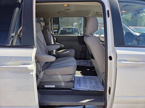 Used 2010 Kia Sedona LX FWD image 13