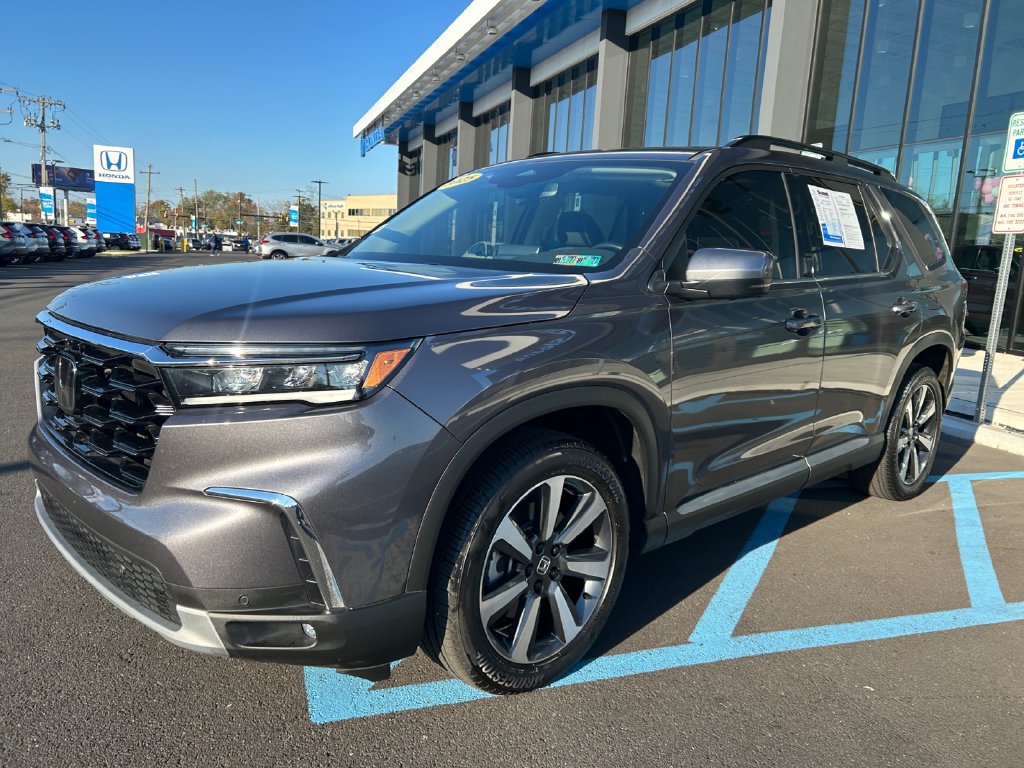 Used 2025 Honda Pilot Elite image 16