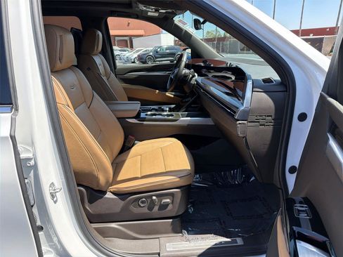 Used 2025 Cadillac Escalade ESV Premium Luxury AWD/4WD image 15
