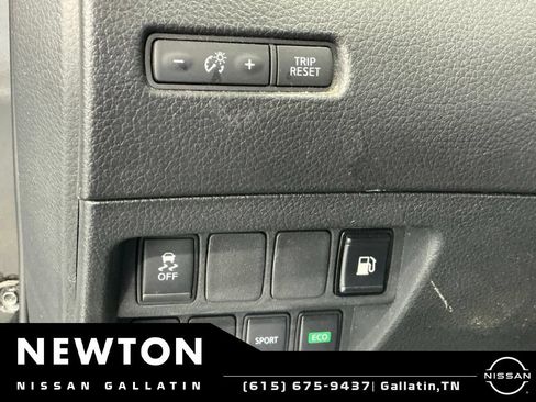 Used 2018 Nissan Rogue S FWD image 30