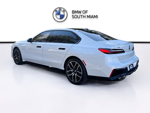 Used 2024 BMW 760i xDrive image 5
