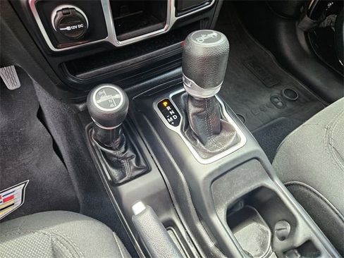 Used 2019 Jeep Wrangler Unlimited Sport image 23
