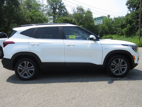 Used 2021 Kia Seltos S AWD/4WD image 4