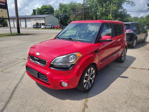 Used 2013 Kia Soul ! FWD image 2