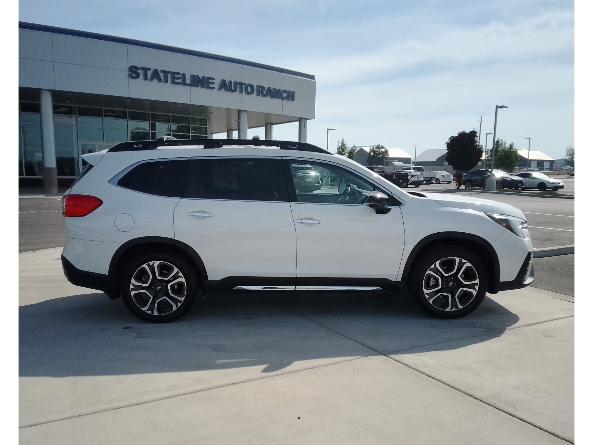 Used 2024 Subaru Ascent Touring w/ Popular Package #2 AWD/4WD image 2