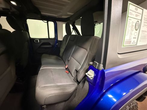 Used 2018 Jeep Wrangler Unlimited Sahara AWD/4WD image 8