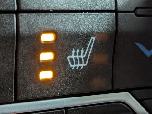 Used 2025 Jeep Wrangler Unlimited Sahara w/ Safety Group image 19