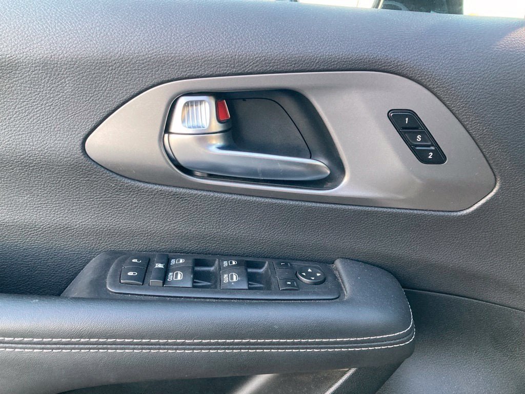 Used 2026 Chrysler Pacifica Select FWD image 13