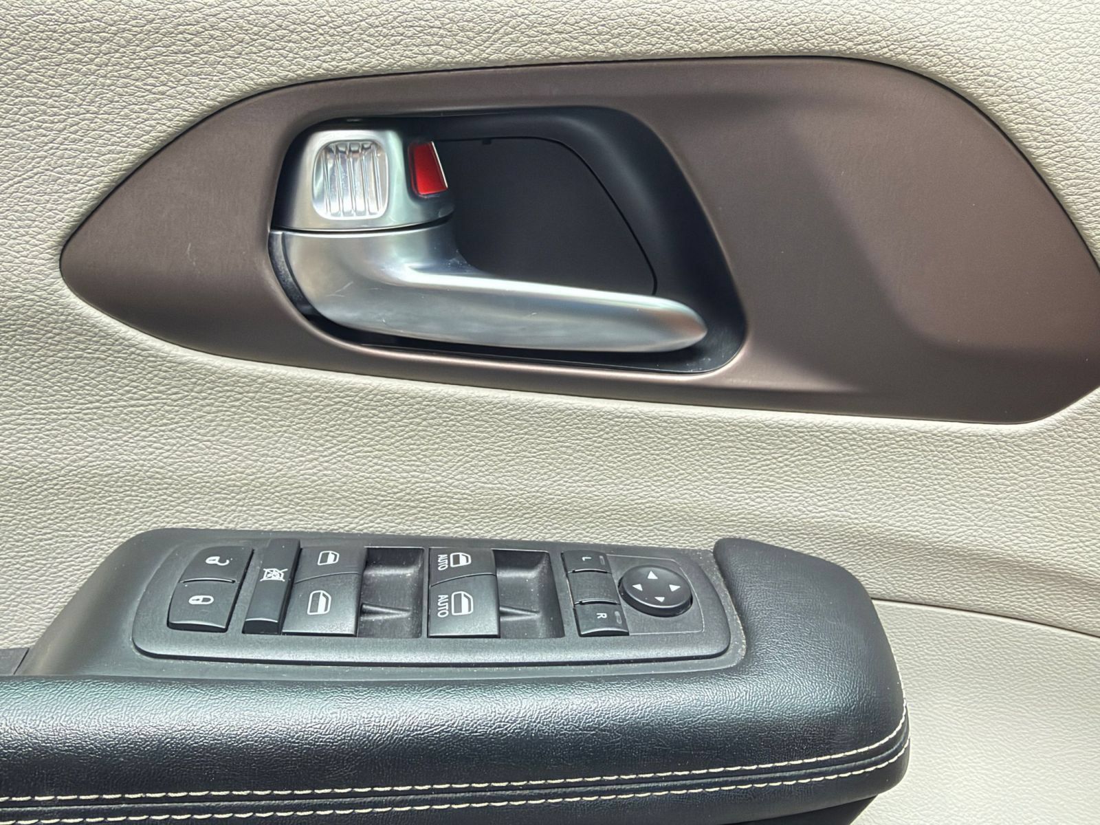 Used 2023 Chrysler Voyager LX FWD image 18