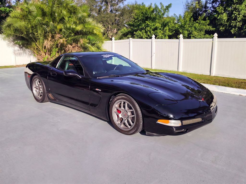 Used 2002 Chevrolet Corvette Z06 w/ Memory Pkg RWD image 2