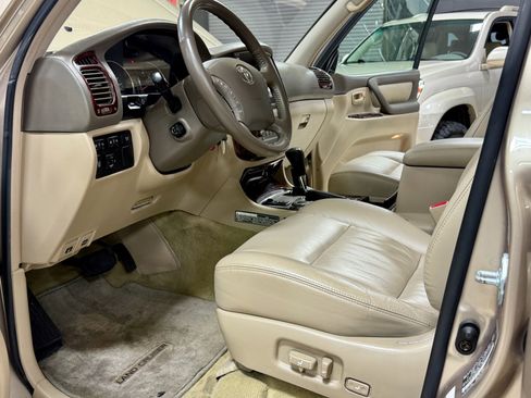 Used 2006 Toyota Land Cruiser image 17