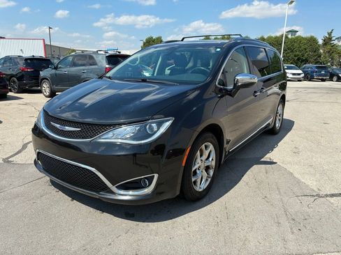Used 2019 Chrysler Pacifica Limited FWD image 3