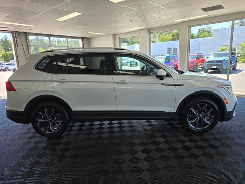 Used 2023 Volkswagen Tiguan SE w/ Panoramic Sunroof Package AWD/4WD image 2